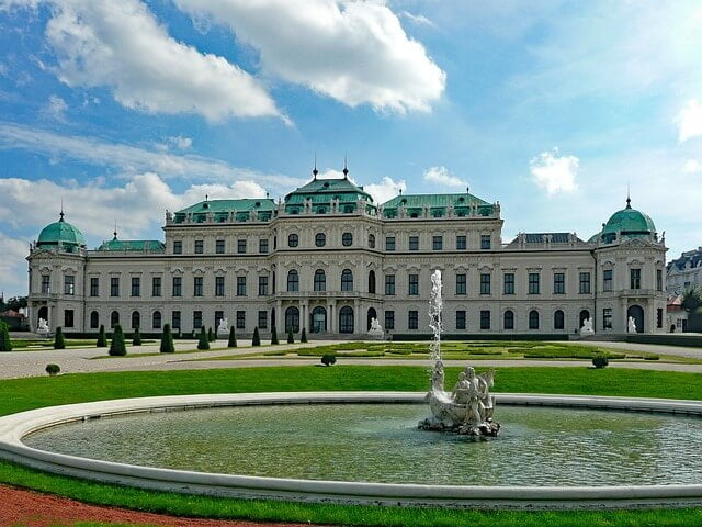 Upper belvedere Palace in vienna with fountain in front